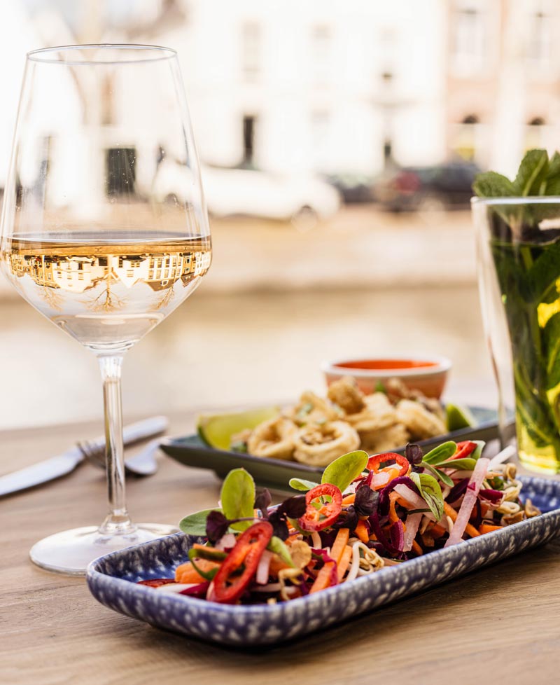 Bites en drinks terras Chido