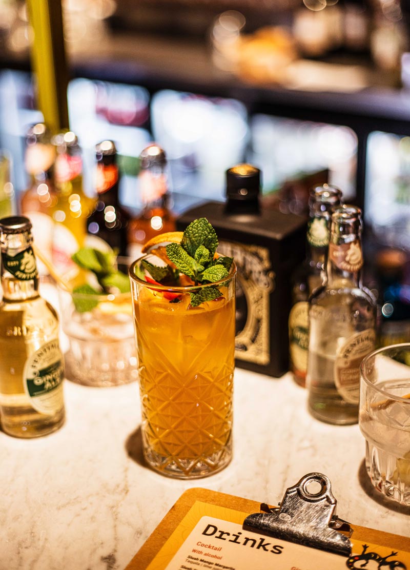 Drink cocktails bij Chido